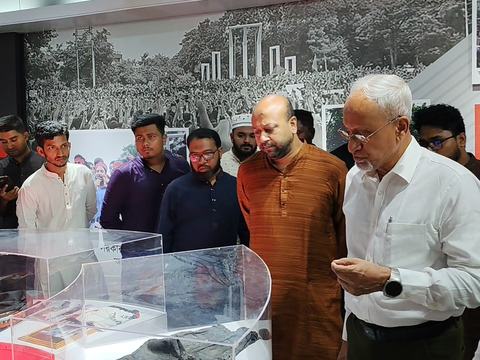 জাতীয় বিপ্লব ও সংহতি দিবস উপলক্ষে ঢাকা বিশ্ববিদ্যালয় ক্যাম্পাস পরিদর্শন
