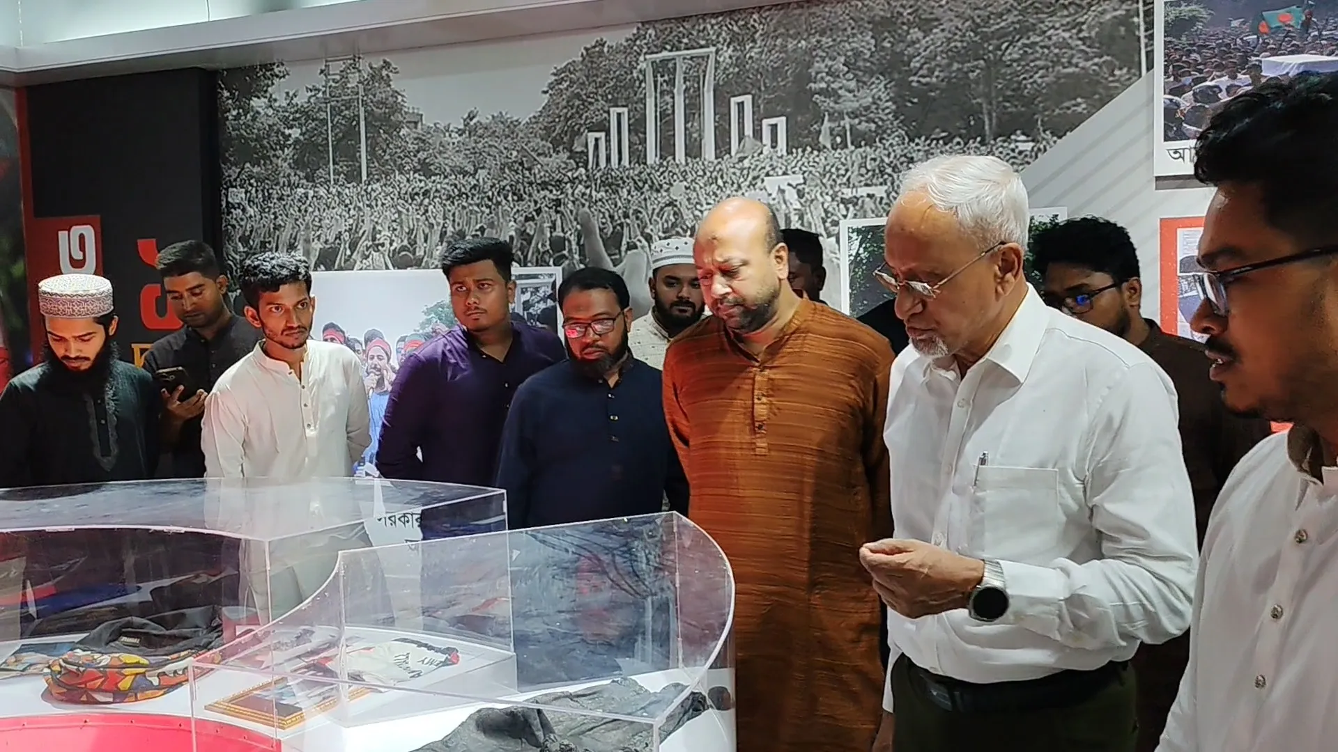 জাতীয় বিপ্লব ও সংহতি দিবস উপলক্ষে ঢাকা বিশ্ববিদ্যালয় ক্যাম্পাস পরিদর্শন